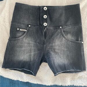 Freddy short pants, black color, size M